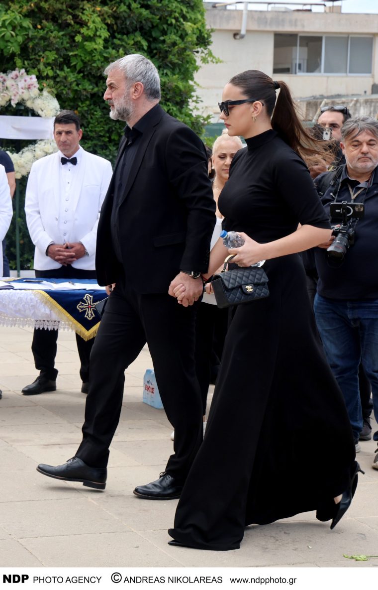 1779871529304-20700976-dellas-viktoria-della.jpg