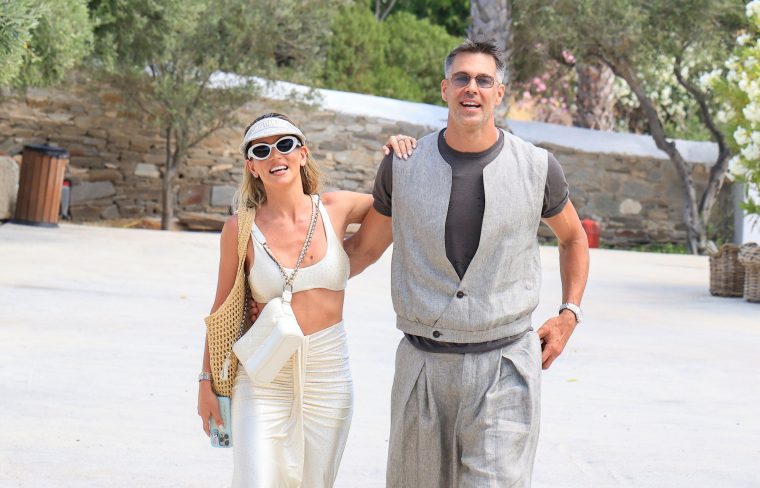 1782483034750-195268129-oikonomakou-tserela-pre-wedding-party-paros-10.jpg