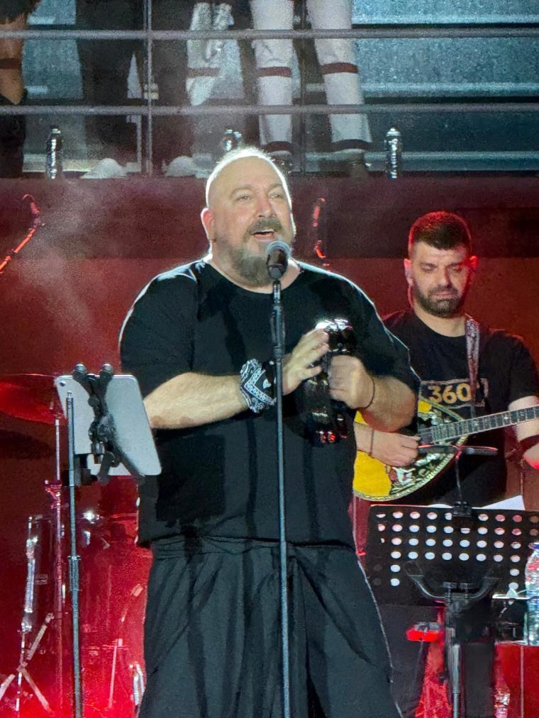 credits-photo-onthestagegr.jpg