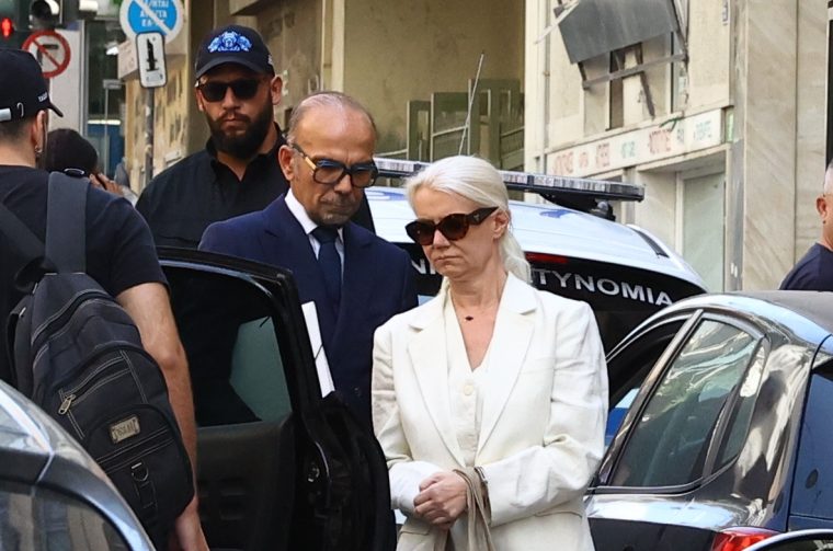 ΑΤ ΚΥΨΕΛΗΣ - ΜΕΤΑΓΩΓΗ ΣΤΟΝ ΑΝΑΚΡΙΤΗ ΤΟΥ ΖΕΥΓΟΥΣ ΤΩΝ ΓΙΑΤΡΩΝ ΠΟΥ ΣΥΝΕΛΛΗΦΘΗΣΑΝ ΓΙΑ ΤΟΝ ΘΑΝΑΤΟ ΤΟΥ ΓΙΩΡΓΟΥ ΜΑΖΩΝΑΚΗ
