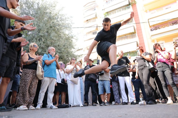ΕΞΟΔΙΟΣ ΑΚΟΛΟΥΘΙΑ ΤΟΥ ΤΡΑΓΟΥΔΙΣΤΗ ΓΙΩΡΓΟΥ ΜΑΖΩΝΑΚΗ